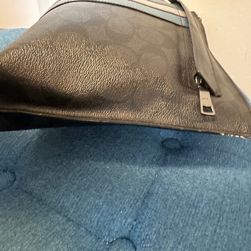 Coach clutch with gun metal hardware - Picture 7 of 10